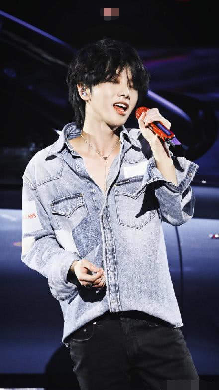 华晨宇吃瓜营销视频大全,趣味横生，笑料不断