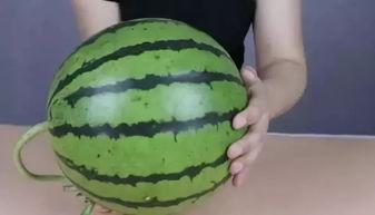 吃瓜掉皮的视频素材,揭秘视频素材背后的趣味与真相