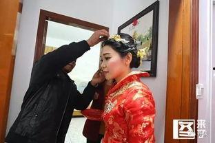 新郎新娘现场吃瓜视频,甜蜜瞬间引网友热议