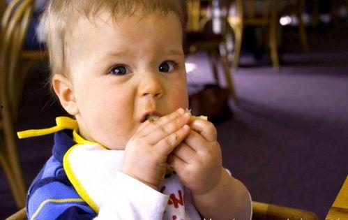 小孩吃瓜搞笑视频,小朋友吃瓜搞笑瞬间大盘点