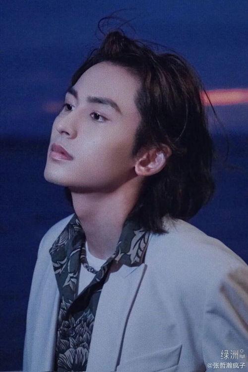 张哲瀚吃瓜小视频,揭秘娱乐圈幕后故事