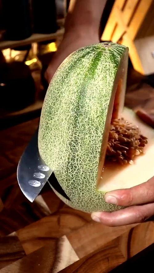 吃不起哈密瓜视频,网友感叹吃不起，引发热议